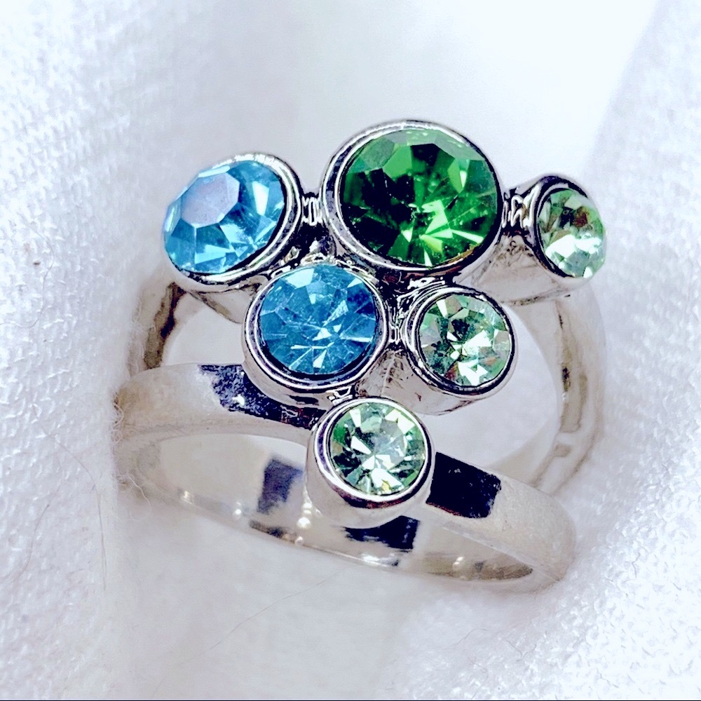 ❤️Seller’s Pick❤️ Sparkling Green Blue Rhinestones Ring - Picture 5 of 9